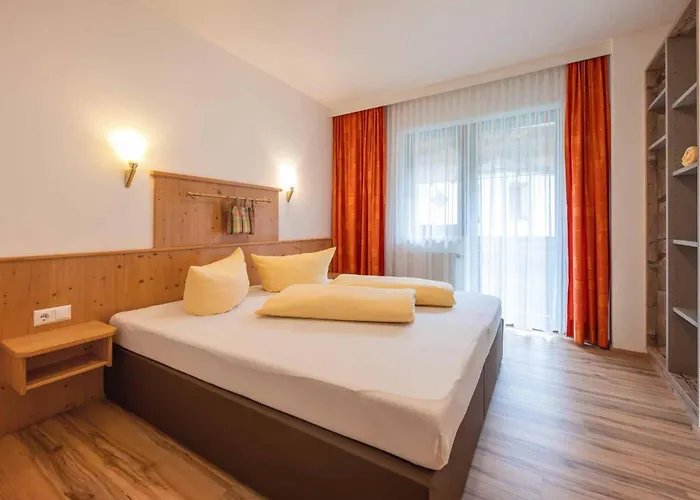 Apart&chalet Chiara شقة *